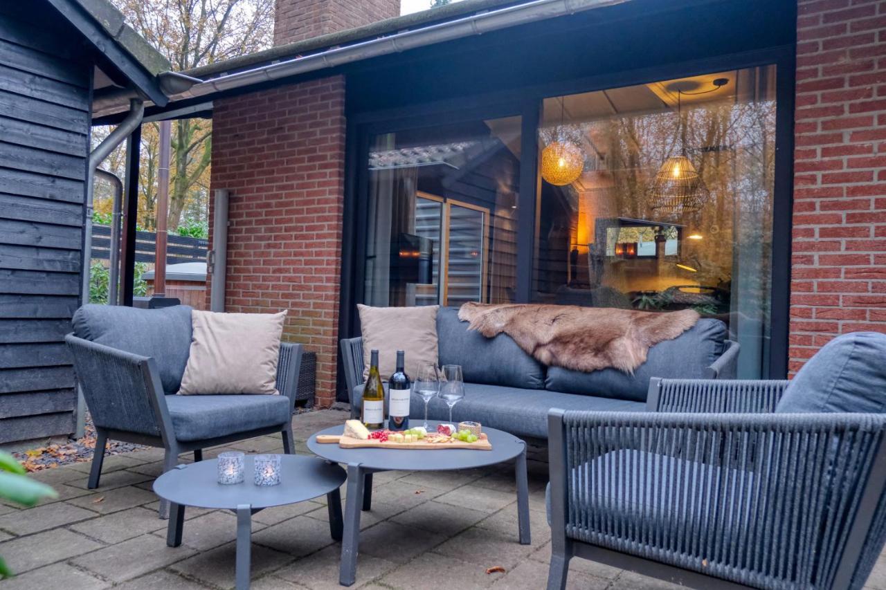 Lodge In Een Bosrijke Omgeving Met Hottub & Sauna Opt Rheezerveen Dış mekan fotoğraf
