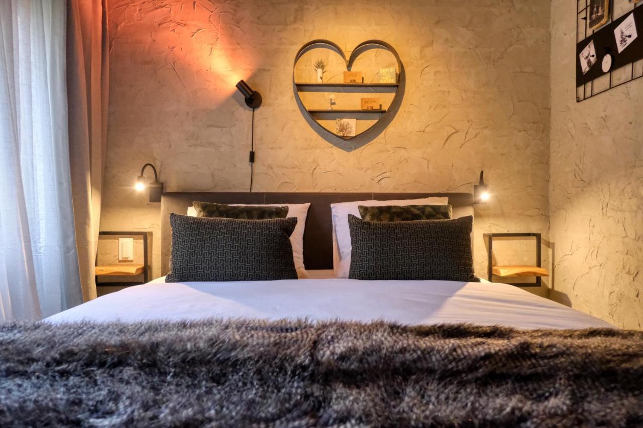 Lodge In Een Bosrijke Omgeving Met Hottub & Sauna Opt Rheezerveen Dış mekan fotoğraf