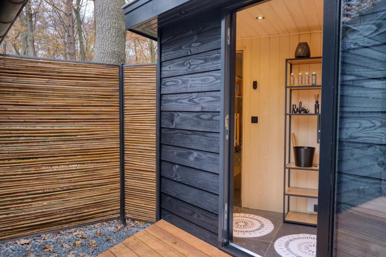 Lodge In Een Bosrijke Omgeving Met Hottub & Sauna Opt Rheezerveen Dış mekan fotoğraf