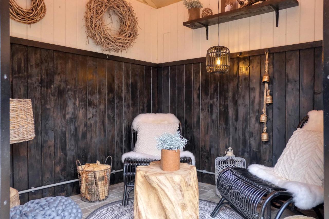 Lodge In Een Bosrijke Omgeving Met Hottub & Sauna Opt Rheezerveen Dış mekan fotoğraf